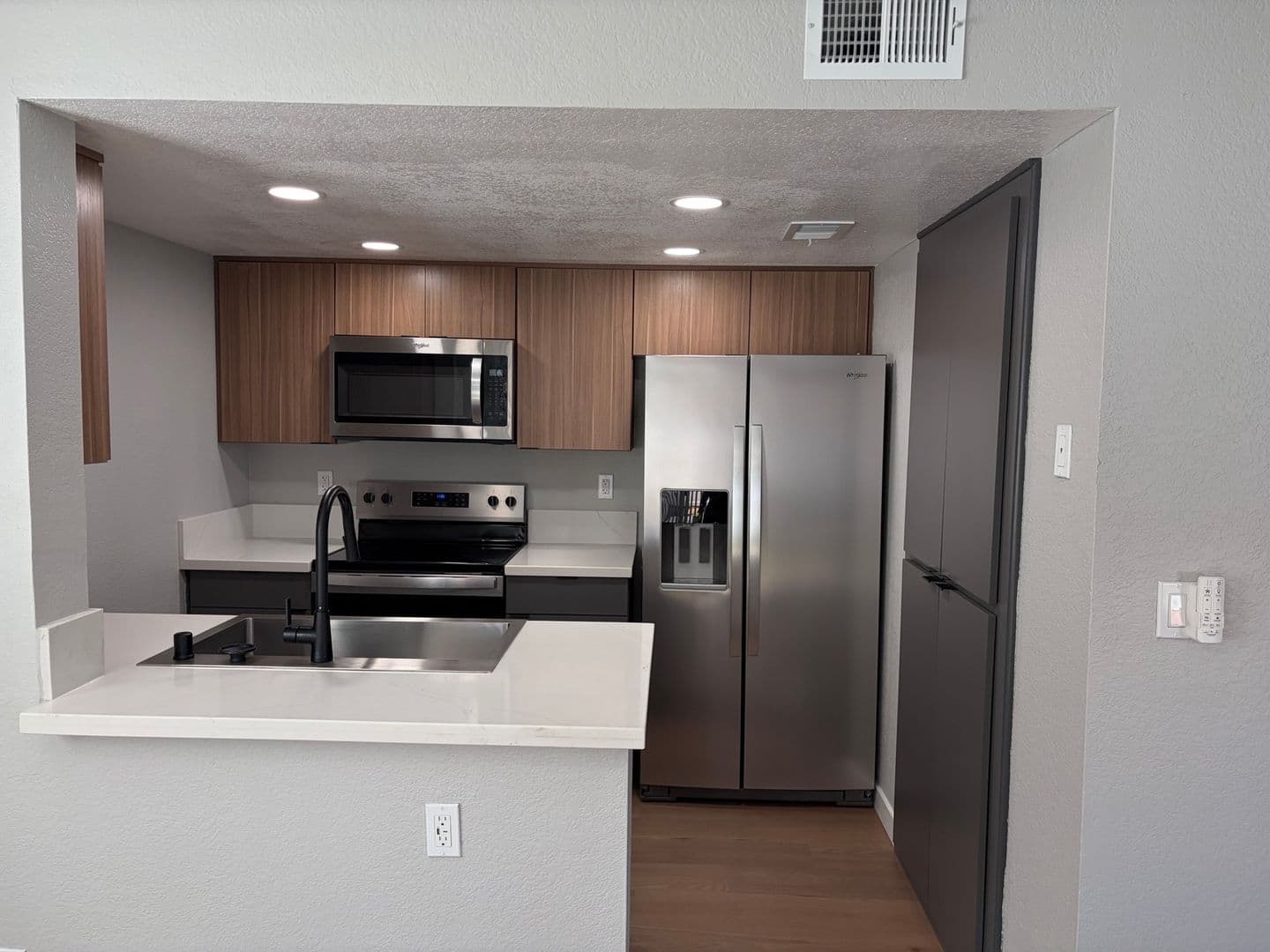 Riverside Apartment: 3957 Pierce Street