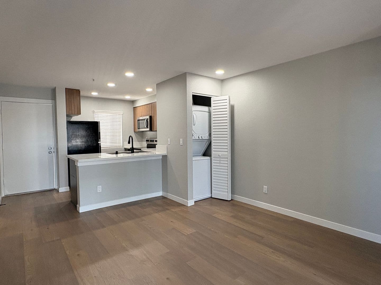 Costa Mesa Apartment: 2855 Pinecreek Drive