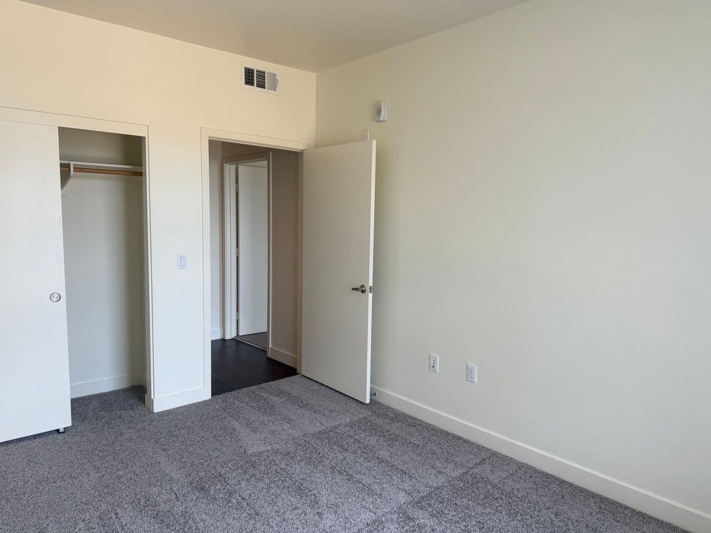 Riverside Apartment: 3050 Mission Inn Avenue