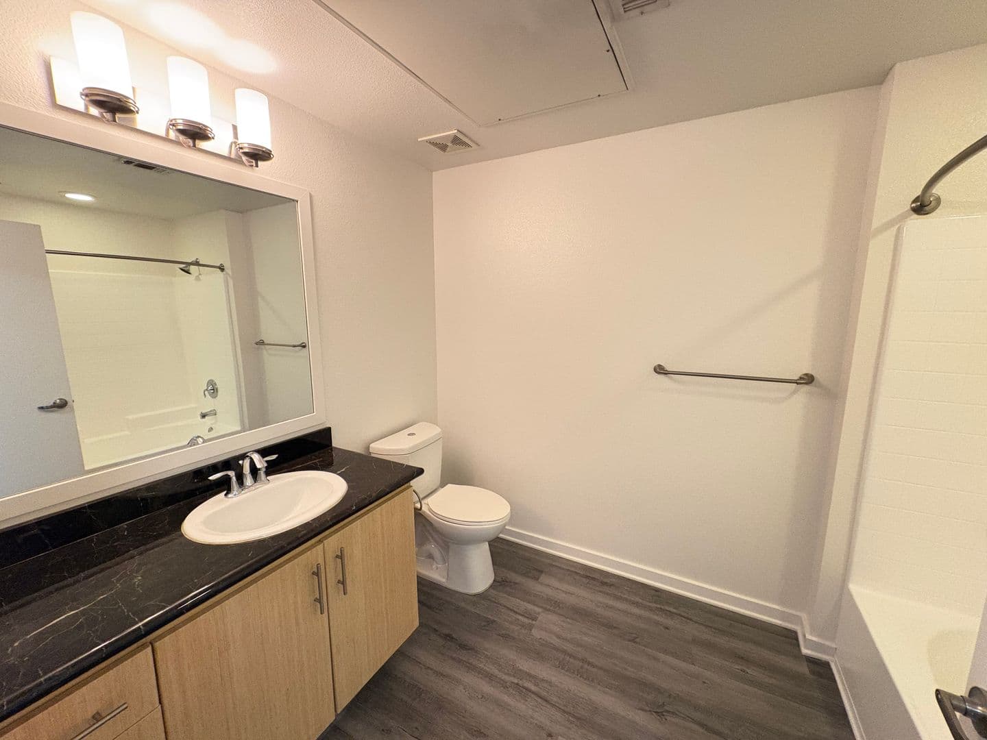 Los Angeles Apartment: 138 North Beaudry Avenue