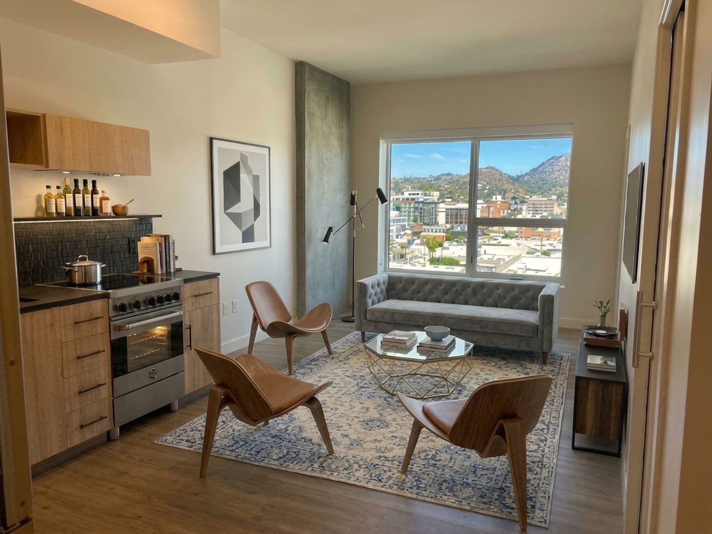 Los Angeles Apartment: 6390 De Longpre Avenue