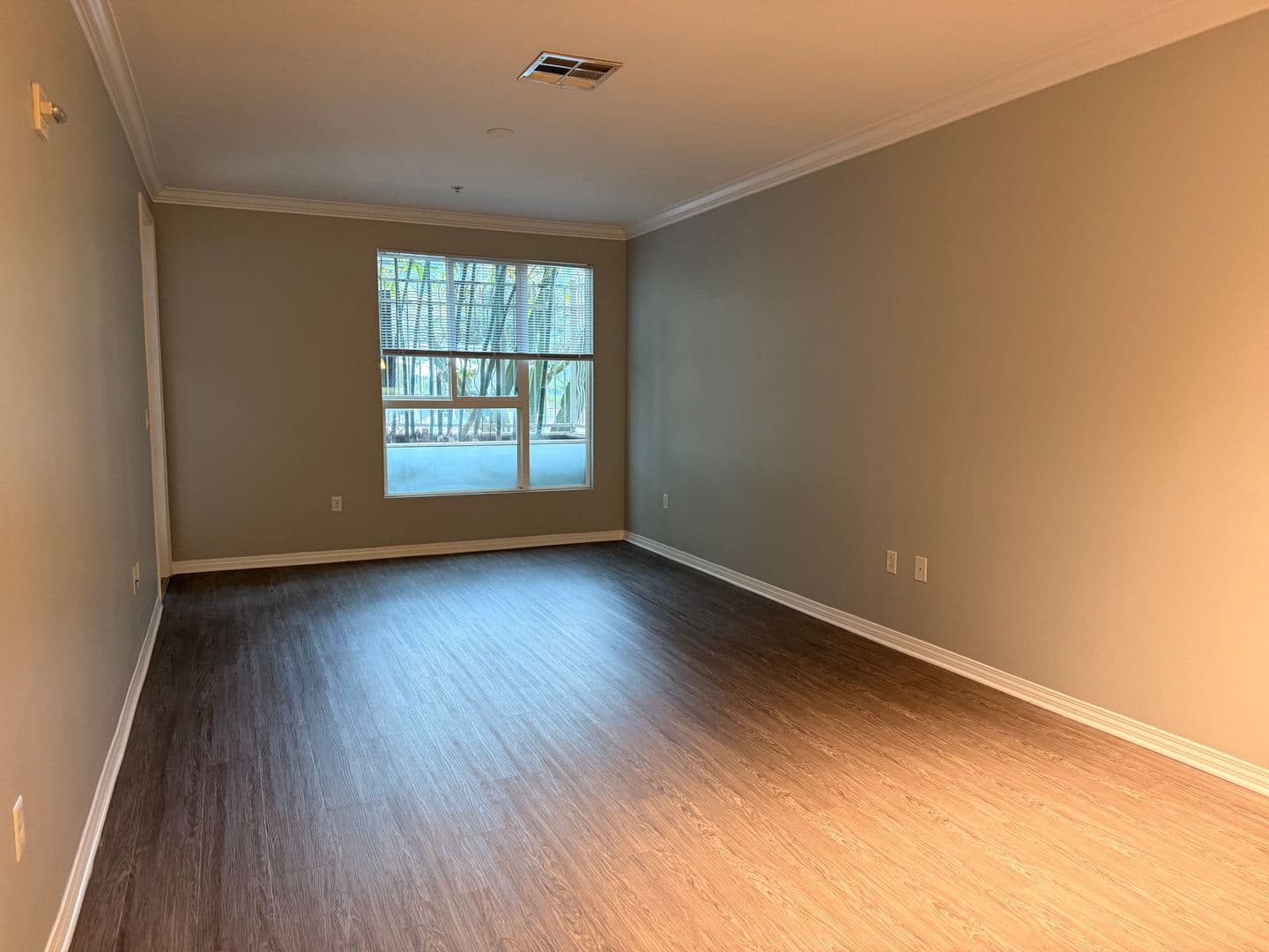 Anaheim Apartment: 2100 E. Katella Avenue