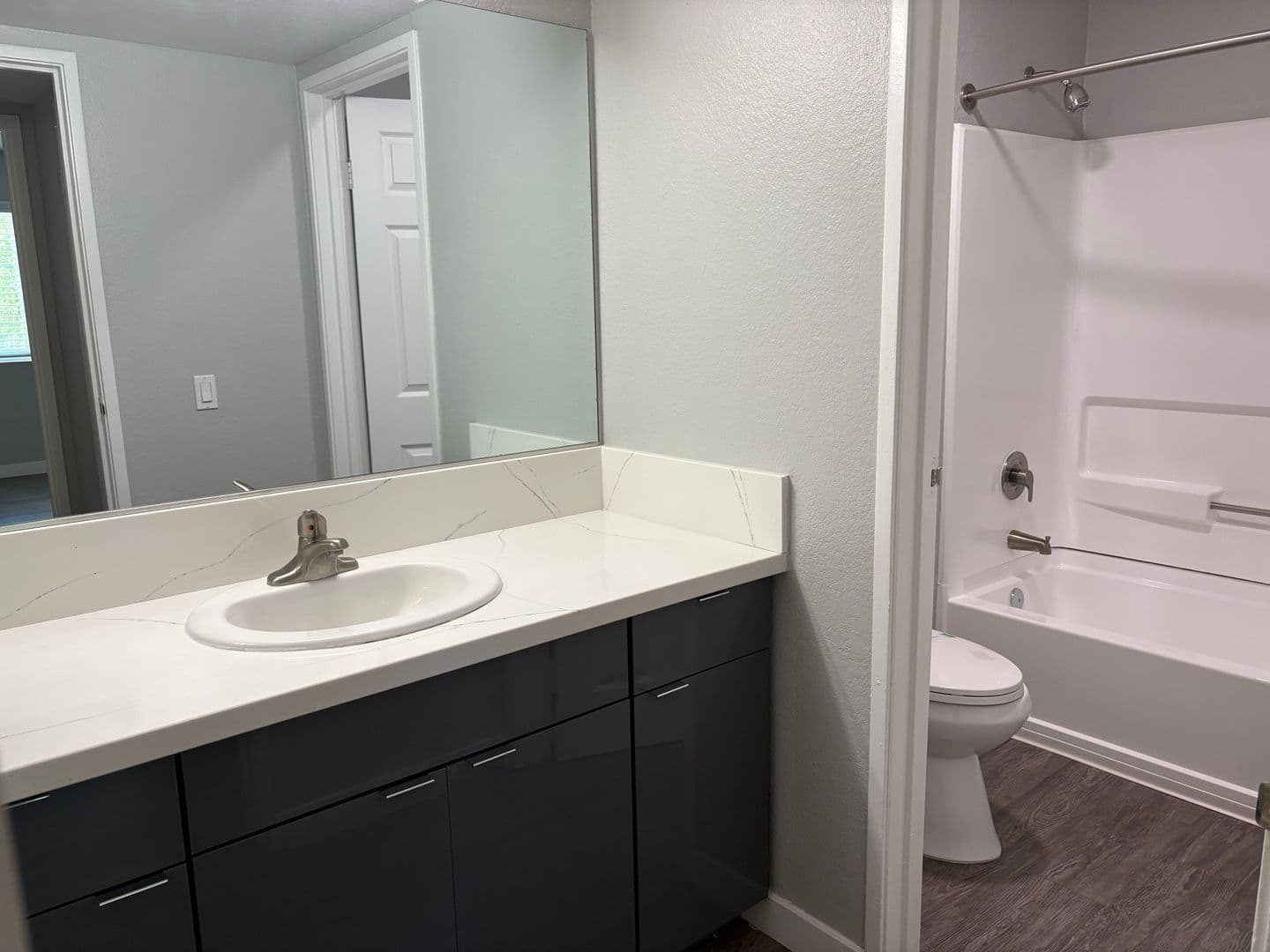 Riverside Apartment: 3957 Pierce Street