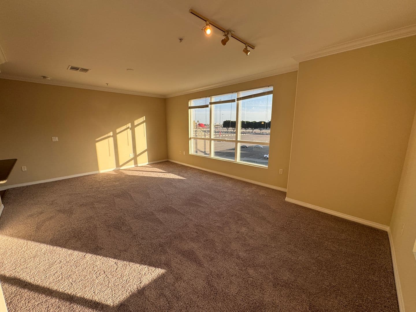 Anaheim Apartment: 2100 E. Katella Avenue