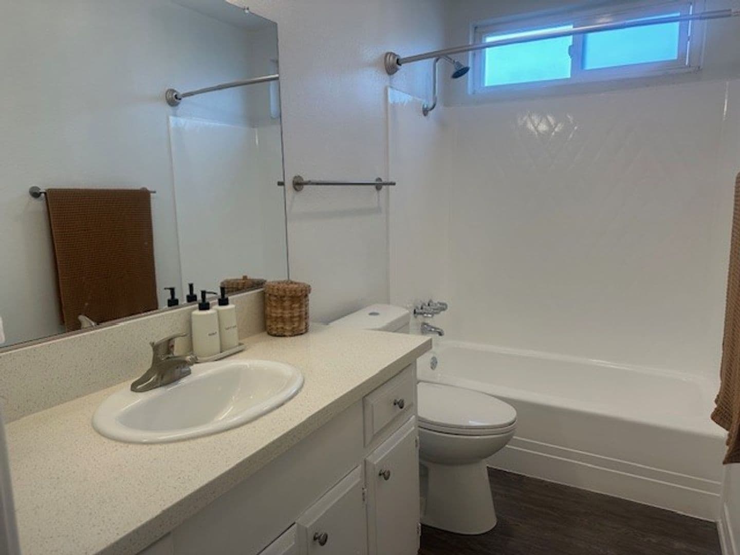 Paramount Apartment: 15940 Indiana Avenue