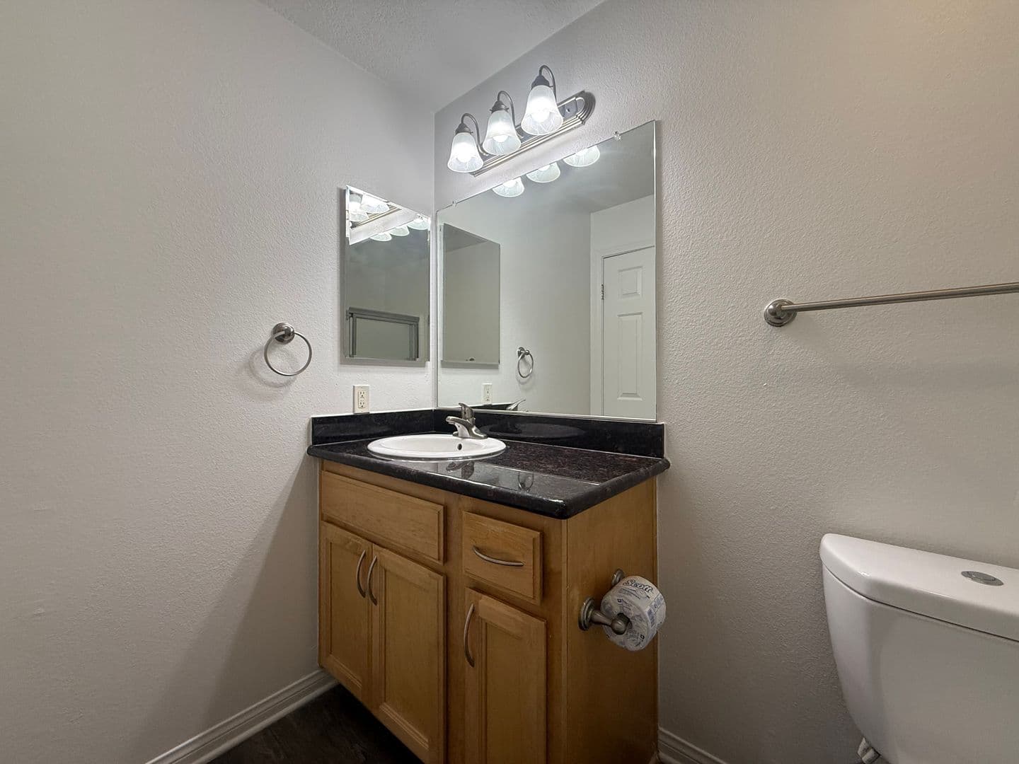 Anaheim Apartment: 2704 W. Ball Road