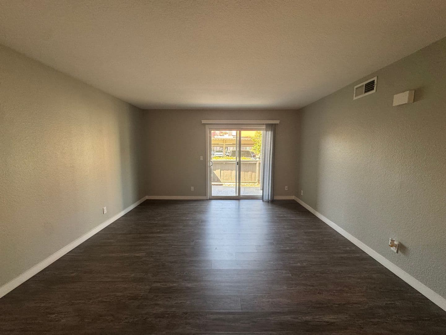 Riverside Apartment: 3957 Pierce Street