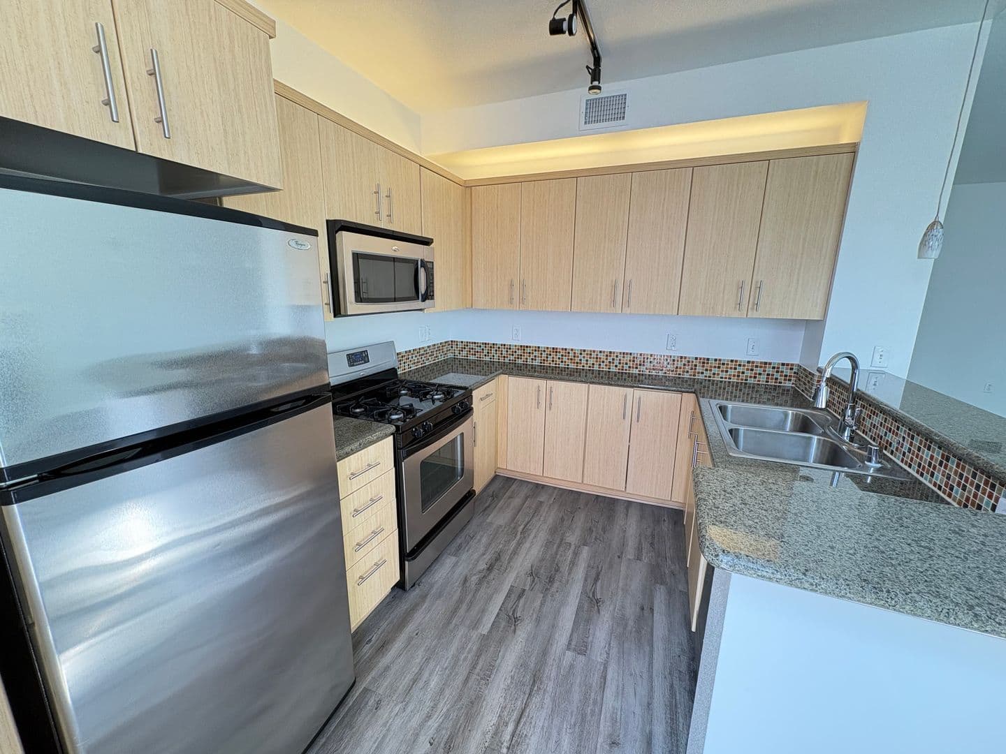Los Angeles Apartment: 138 North Beaudry Avenue