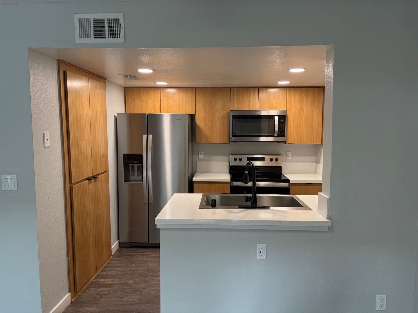 Riverside Apartment: 3957 Pierce Street