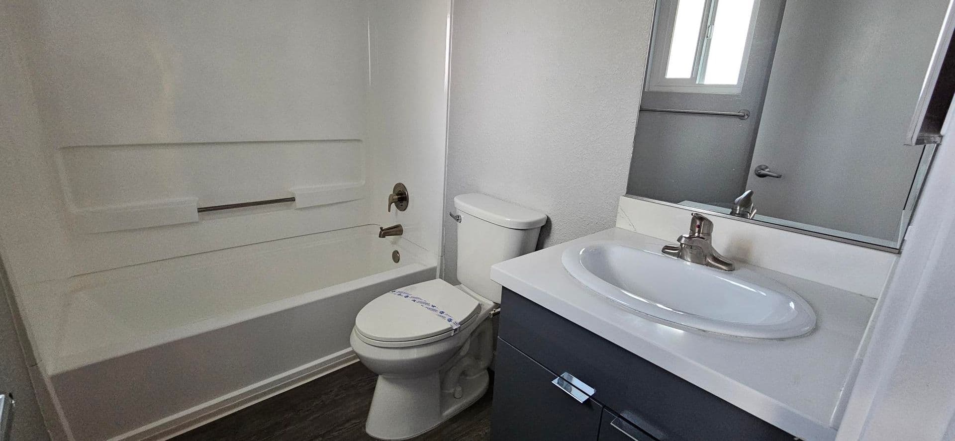 Riverside Apartment: 7600 Ambergate Place