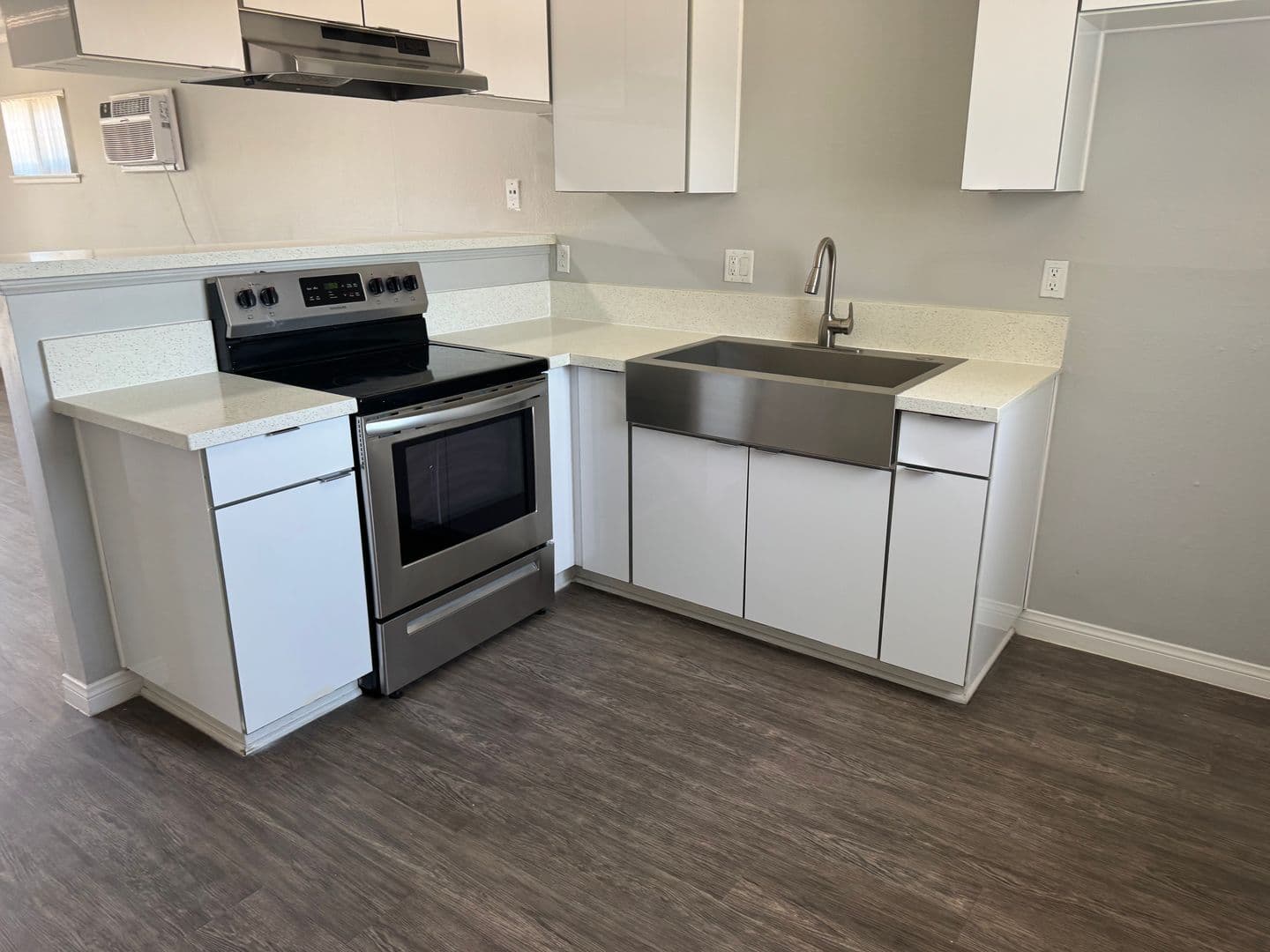 Santa Ana Apartment: 811 S. Fairview