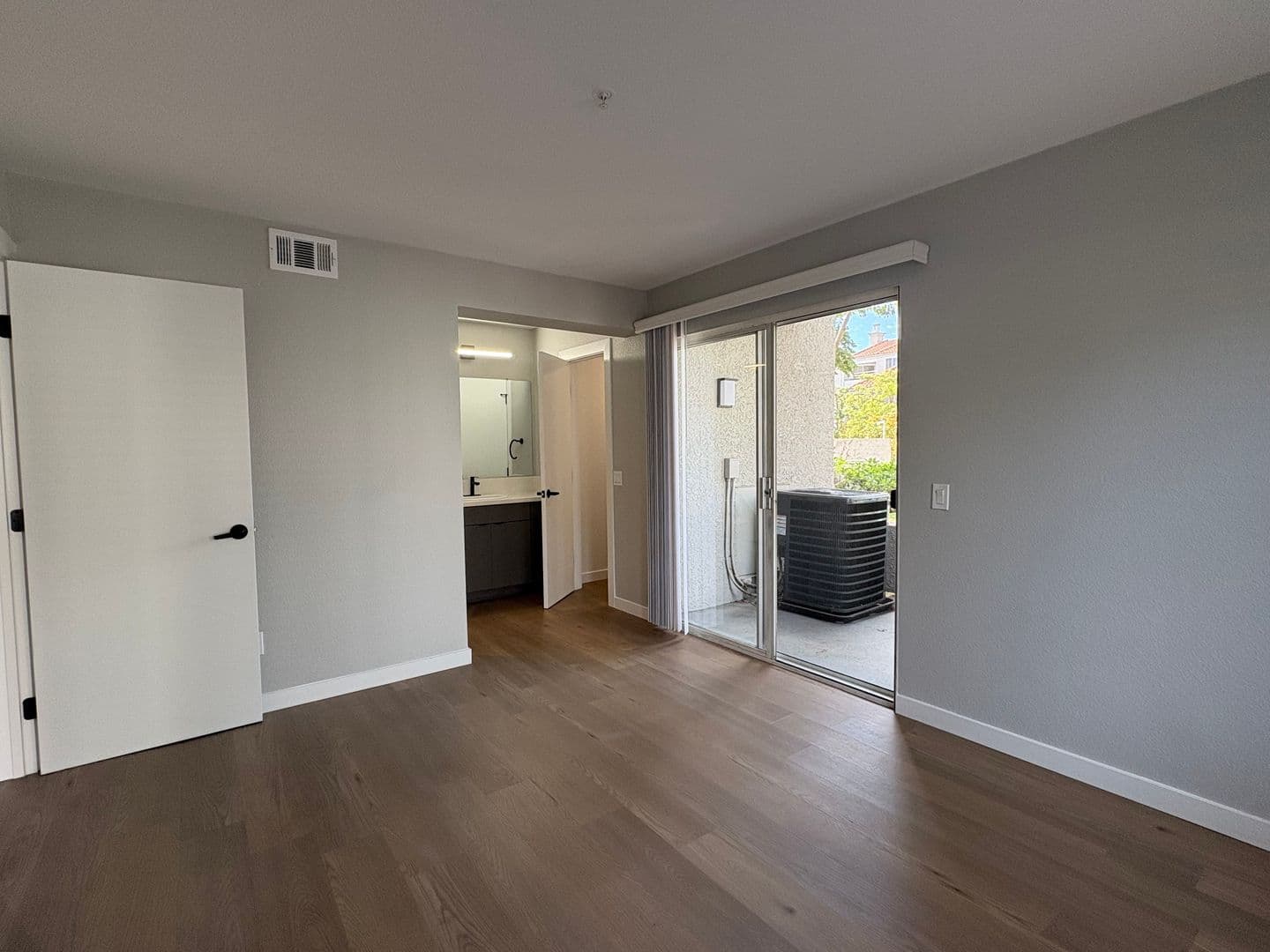 Costa Mesa Apartment: 2855 Pinecreek Drive