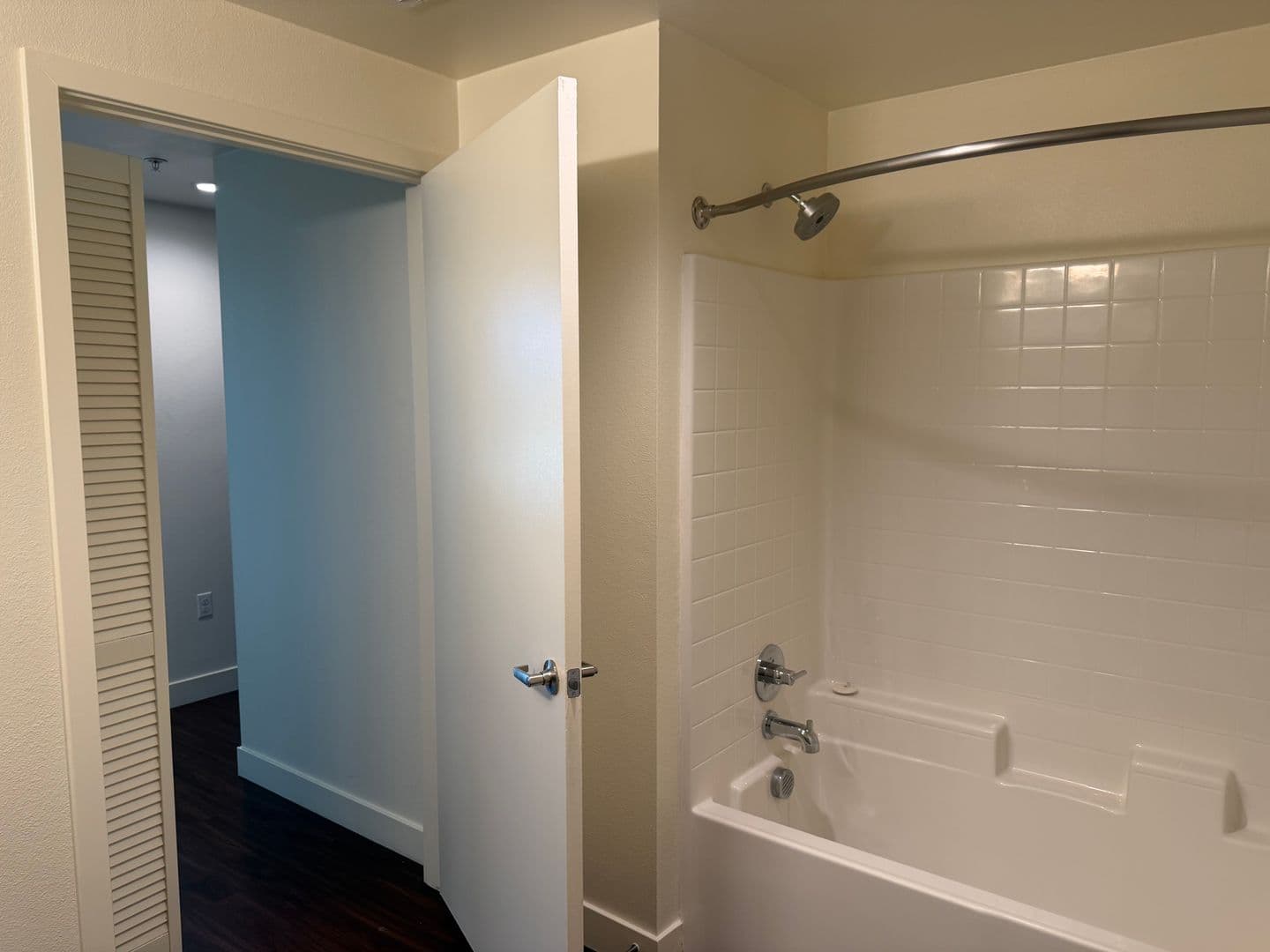 Riverside Apartment: 3050 Mission Inn Avenue