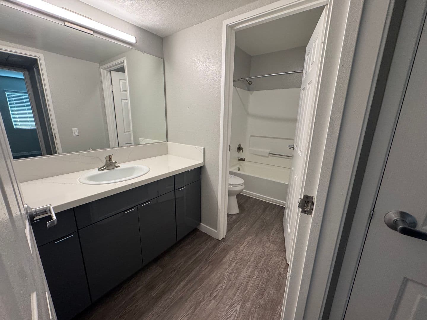 Riverside Apartment: 3957 Pierce Street