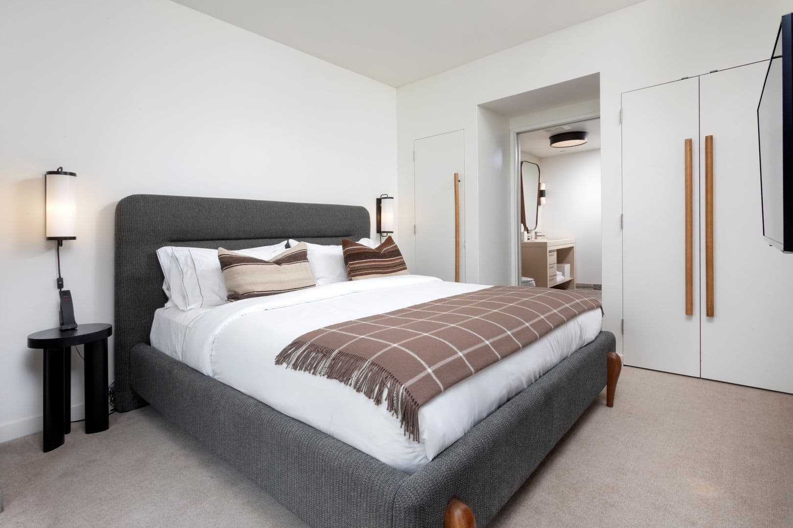 Los Angeles Apartment: 1550 N. El Centro Ave.