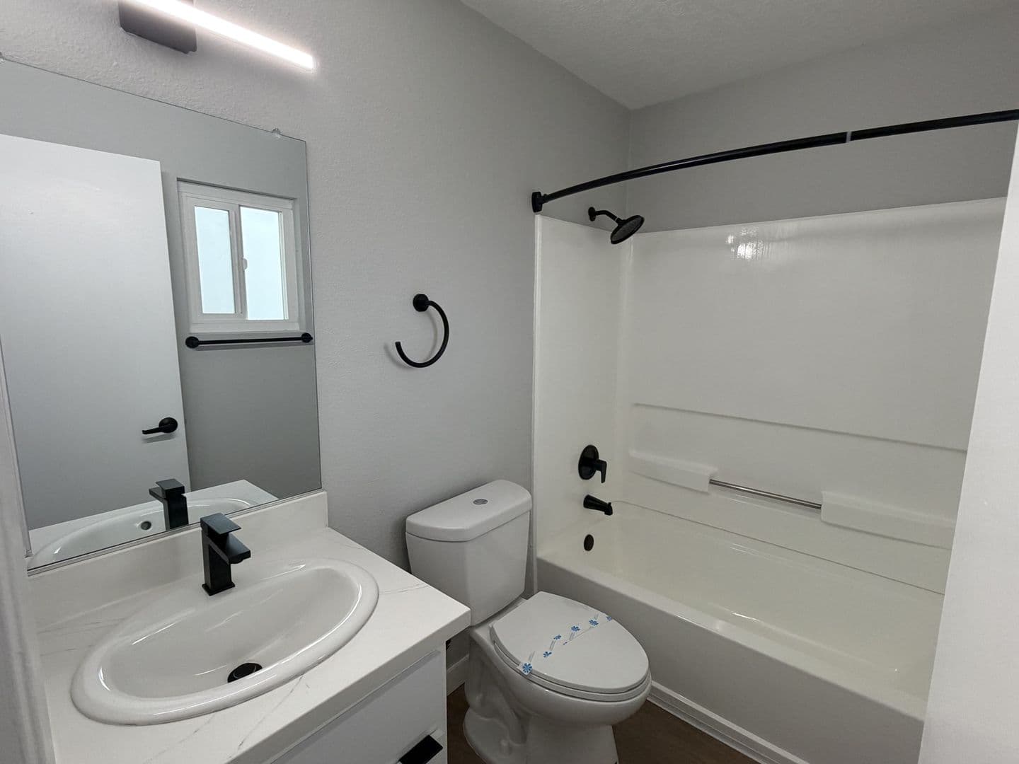 Riverside Apartment: 7600 Ambergate Place