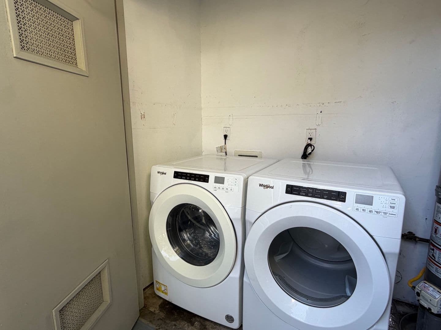 Riverside Apartment: 7600 Ambergate Place