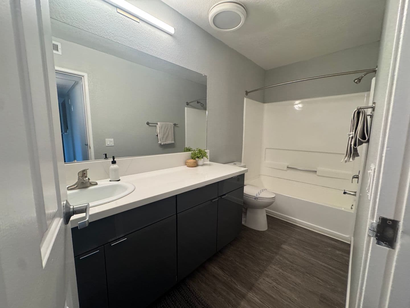 Riverside Apartment: 3957 Pierce Street