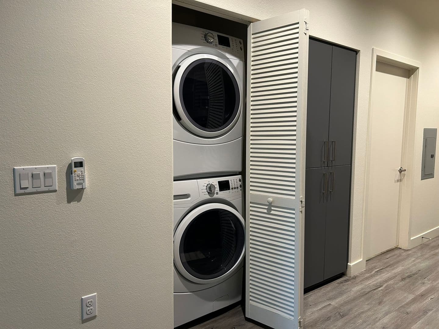 Riverside Apartment: 3050 Mission Inn Avenue