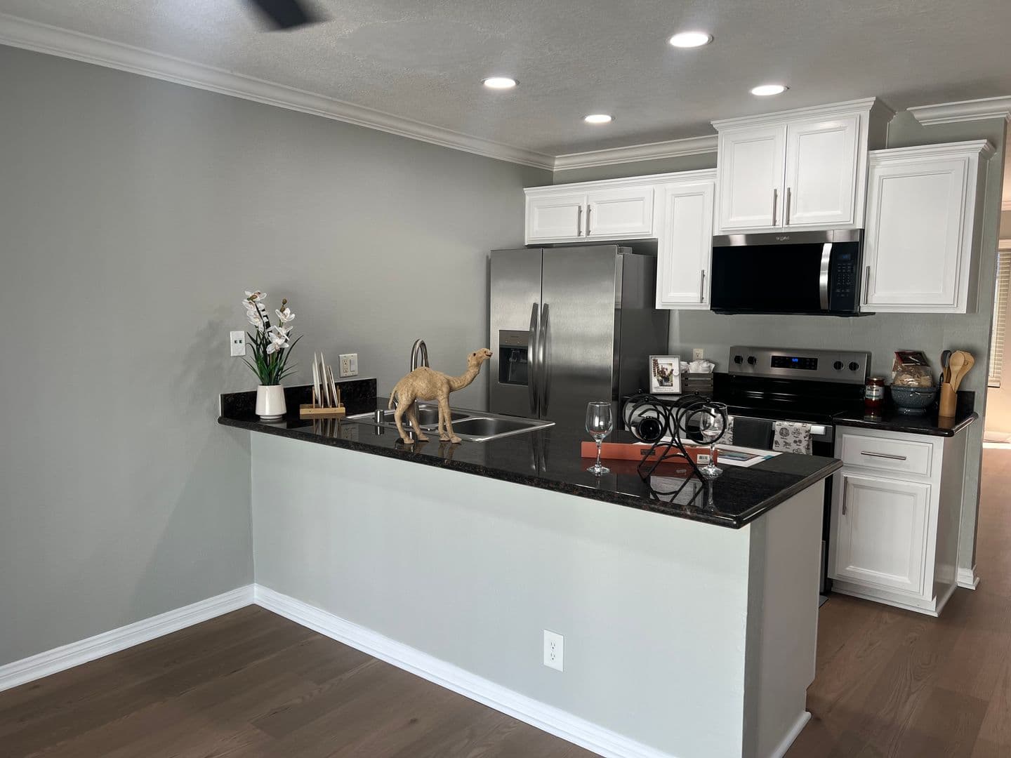 Anaheim Apartment: 2704 W. Ball Road