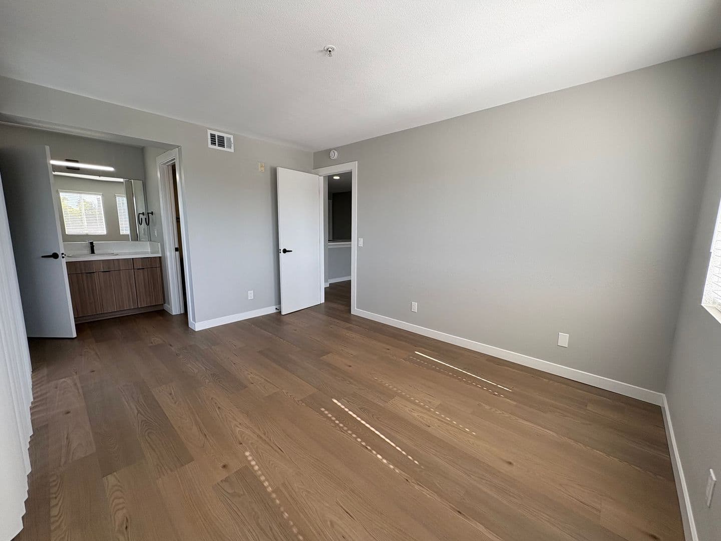Costa Mesa Apartment: 2855 Pinecreek Drive