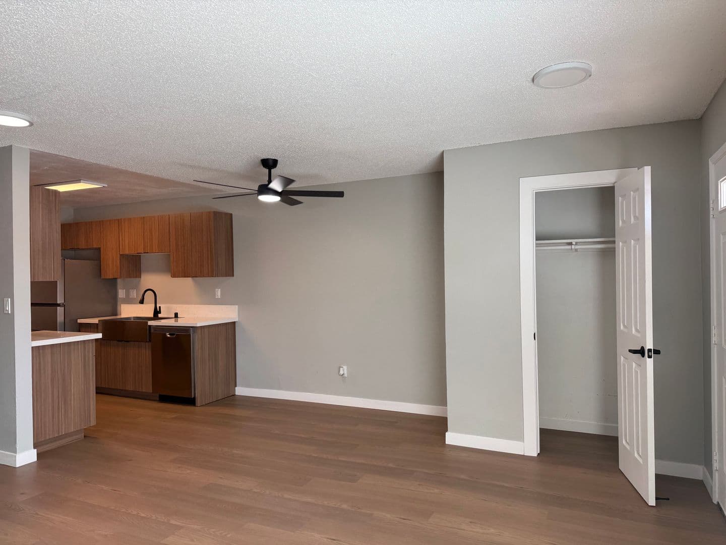 Orange Apartment: 501 E. Katella Avenue