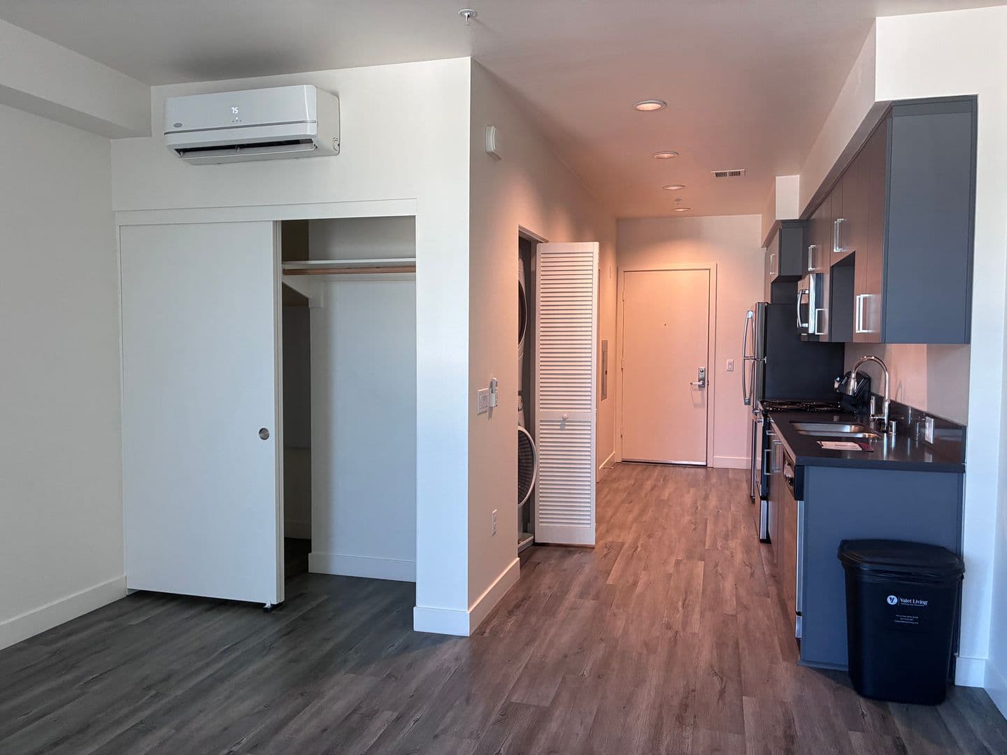 Riverside Apartment: 3050 Mission Inn Avenue