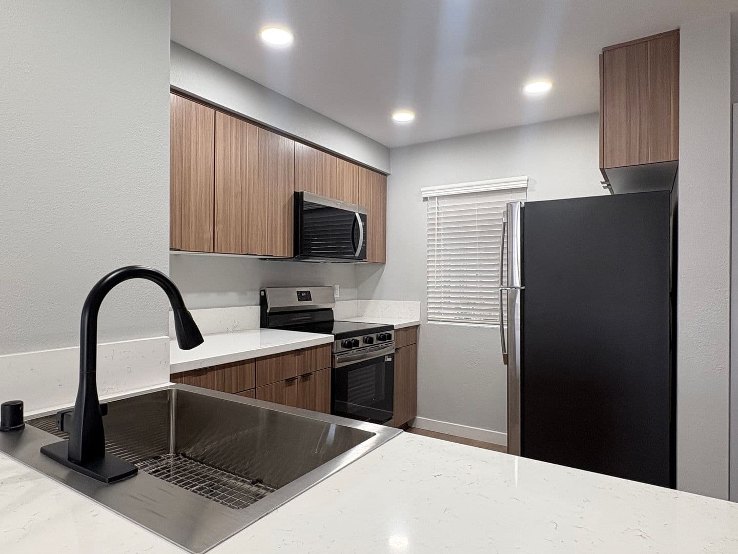 Costa Mesa Apartment: 2855 Pinecreek Drive