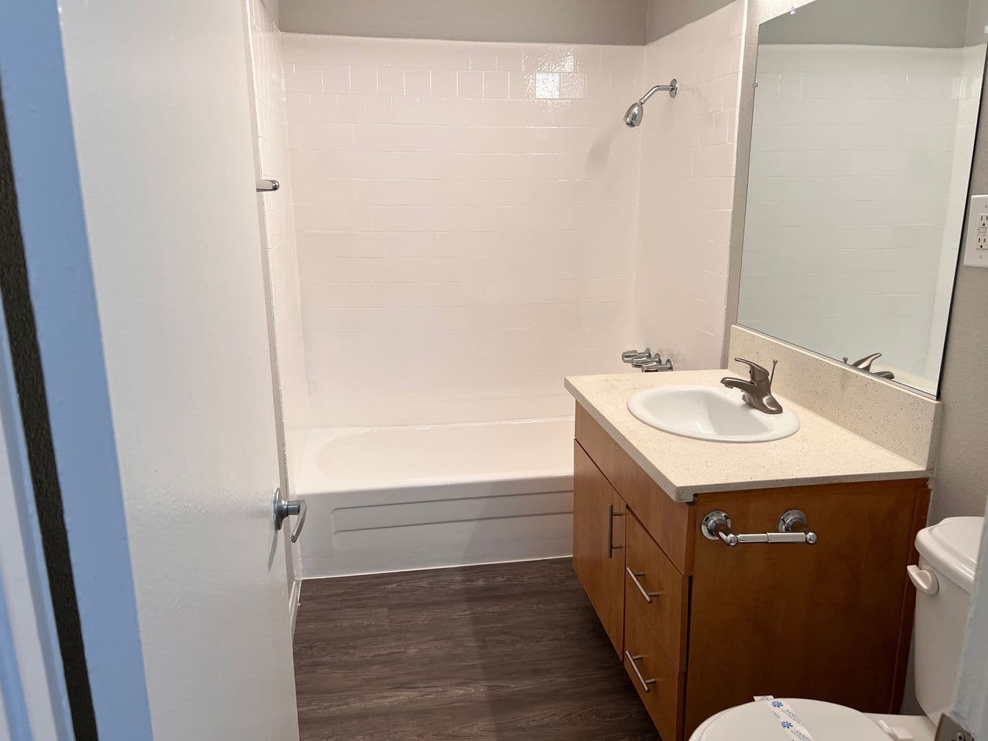 Long Beach Apartment: 1718 Ximeno Avenue