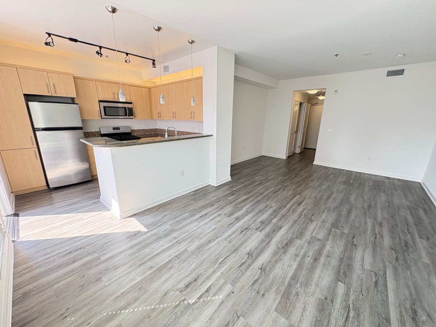 Los Angeles Apartment: 138 North Beaudry Avenue