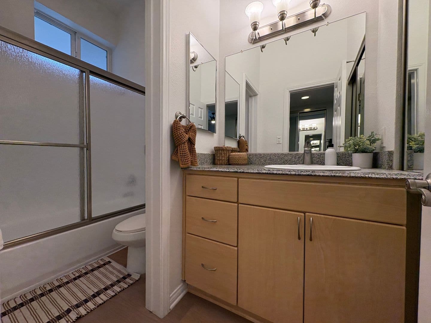Lakewood Apartment: 4905 Castana Avenue