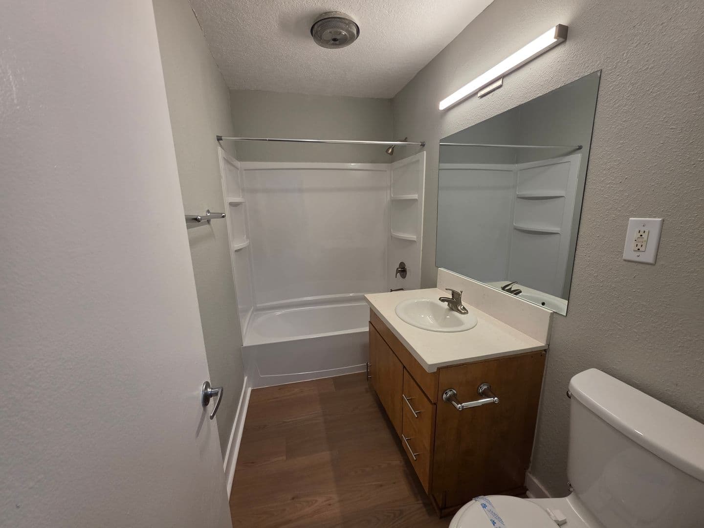Long Beach Apartment: 1718 Ximeno Avenue
