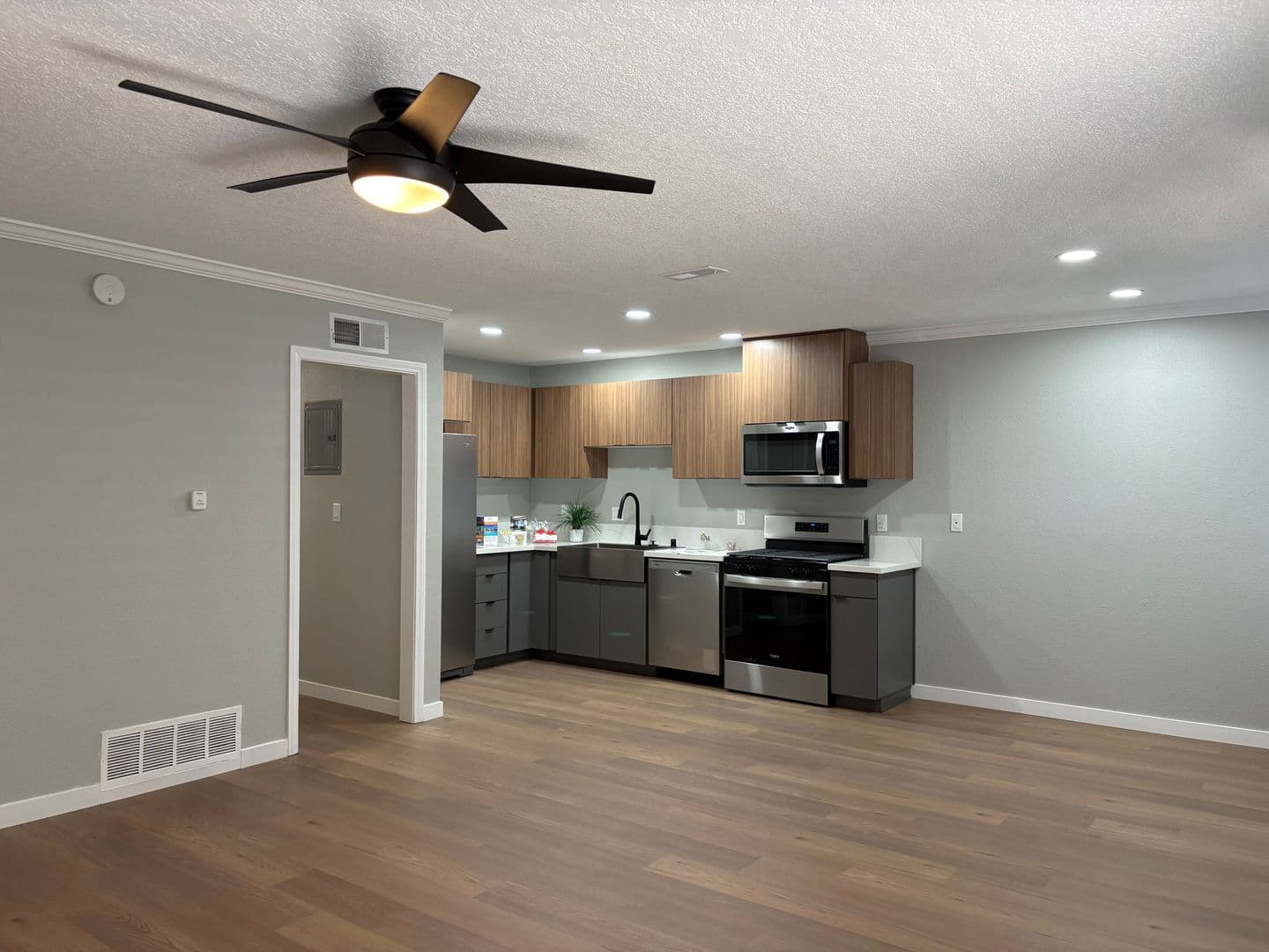 Anaheim Apartment: 730 S. Beach Blvd.