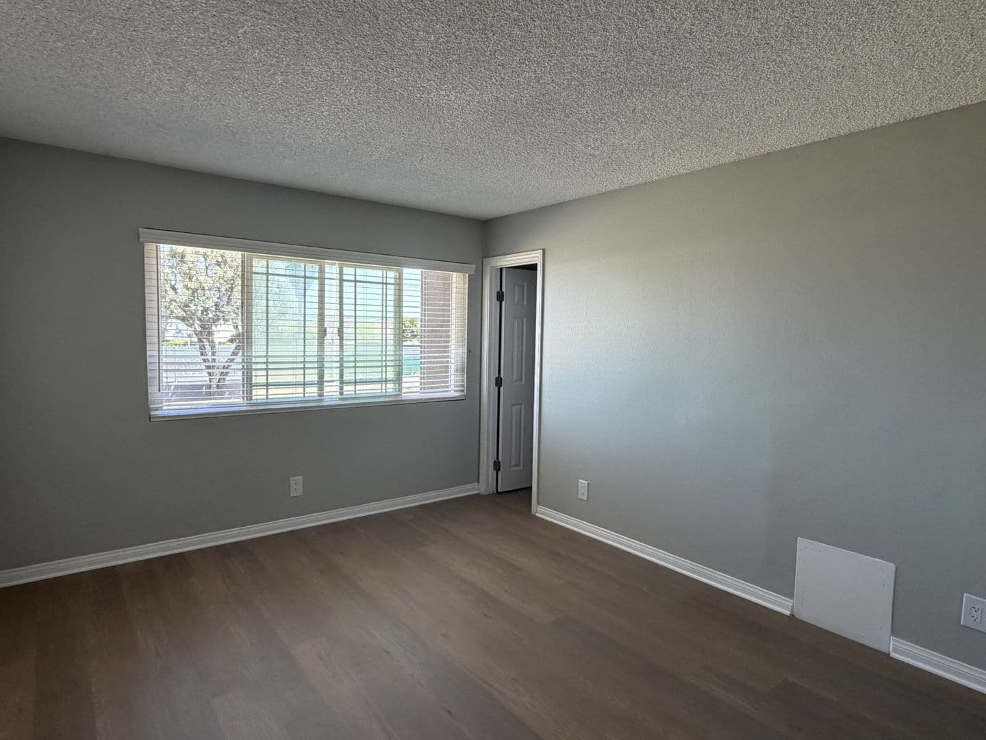 Norwalk Apartment: 12301 Studebaker Road