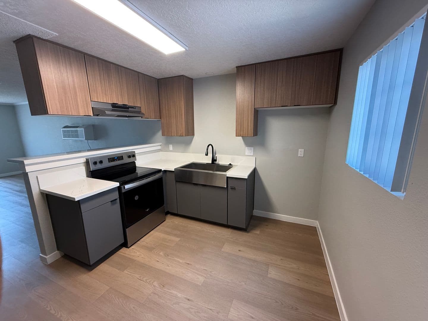 Santa Ana Apartment: 811 S. Fairview