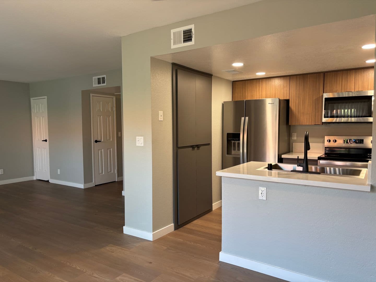 Riverside Apartment: 3957 Pierce Street
