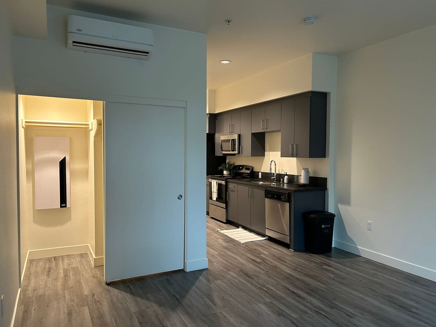 Riverside Apartment: 3050 Mission Inn Avenue