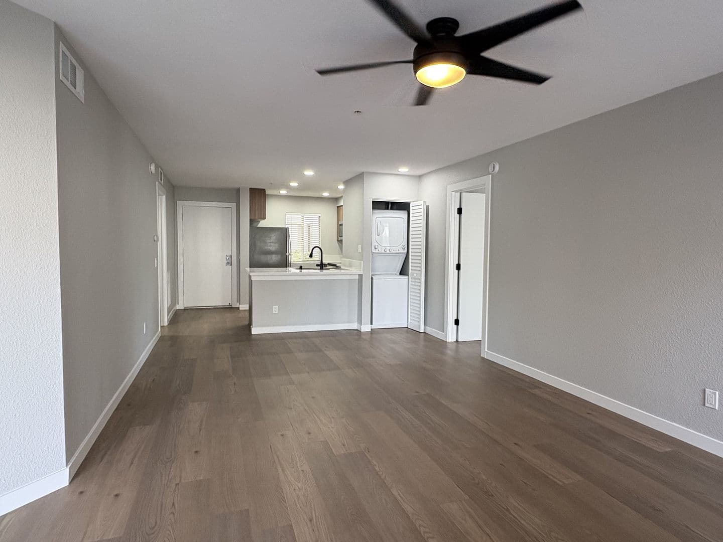 Costa Mesa Apartment: 2855 Pinecreek Drive