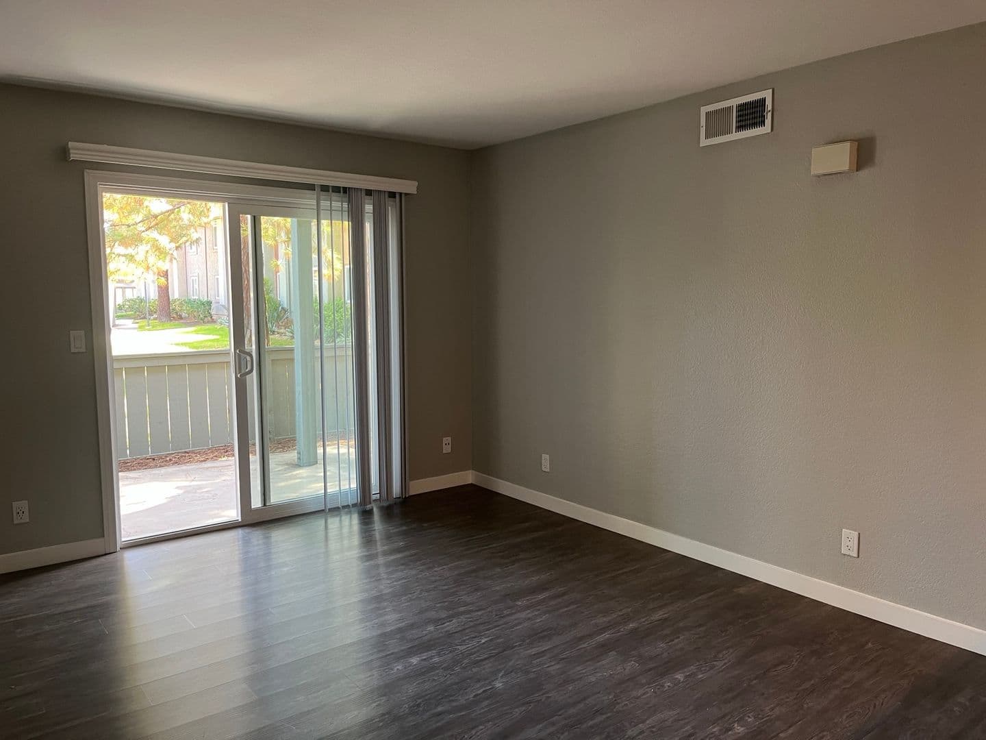 Riverside Apartment: 3957 Pierce Street