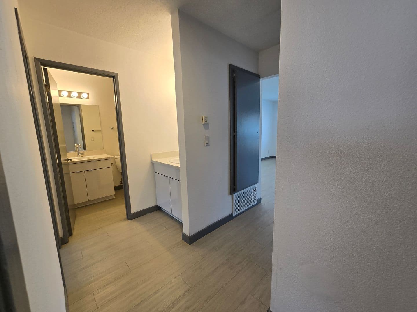 Costa Mesa Apartment: 126 E. 18th Street