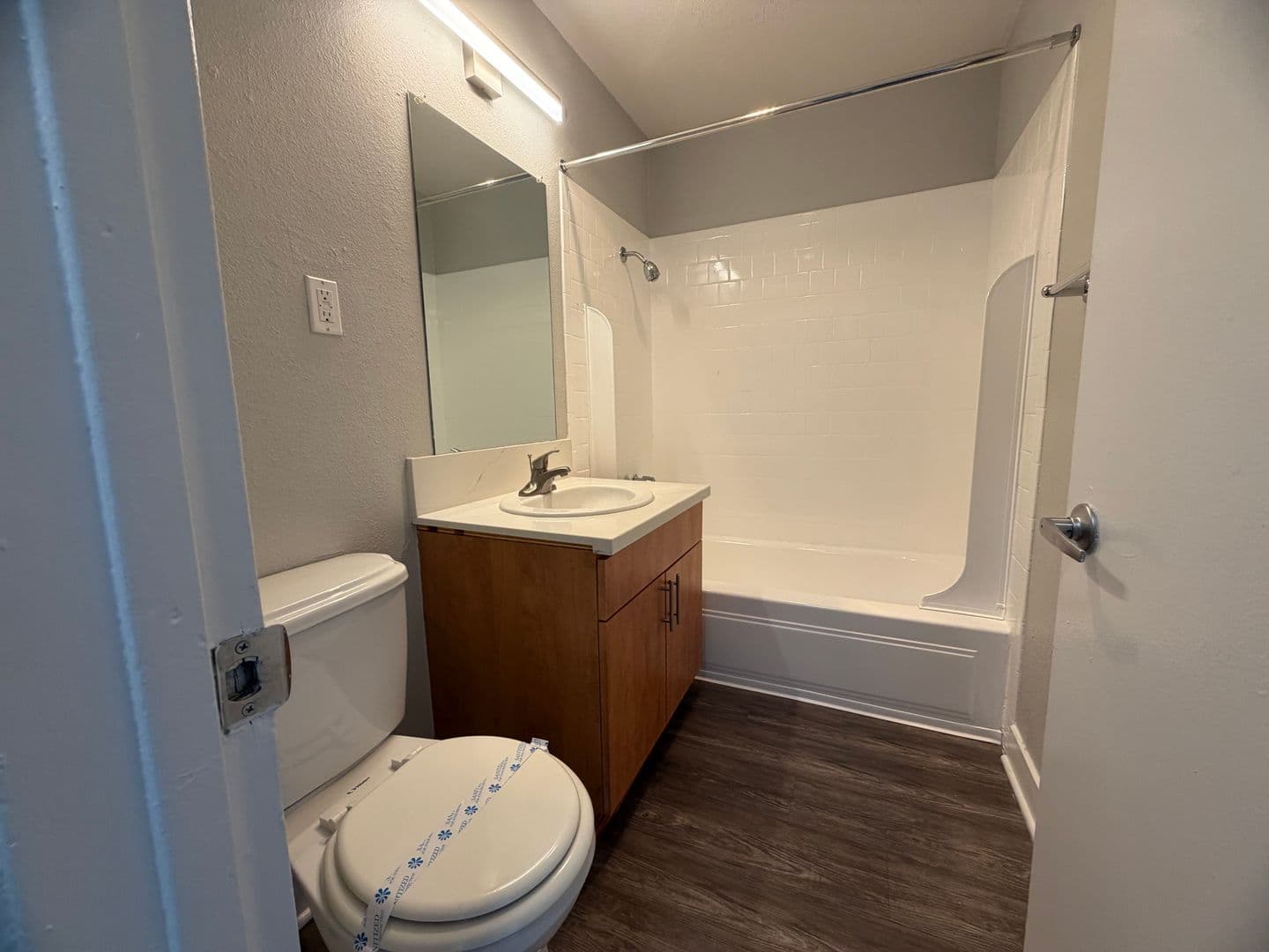 Long Beach Apartment: 1718 Ximeno Avenue