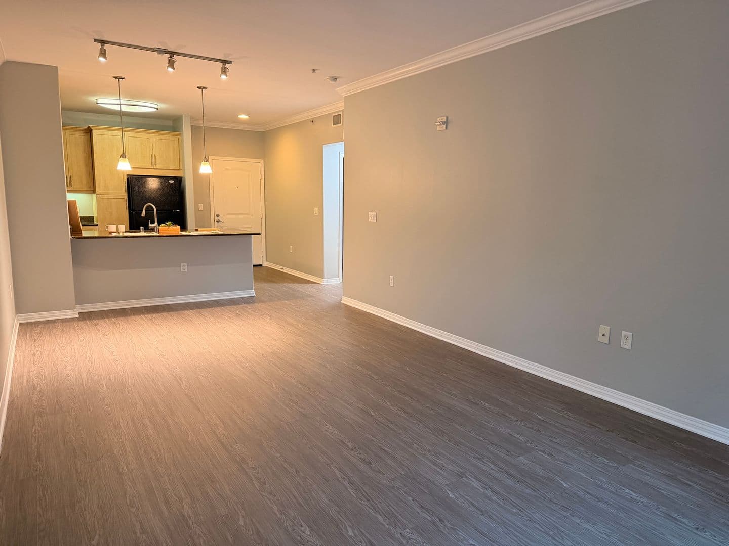 Anaheim Apartment: 2100 E. Katella Avenue