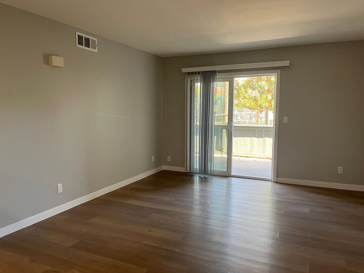 Riverside Apartment: 3957 Pierce Street