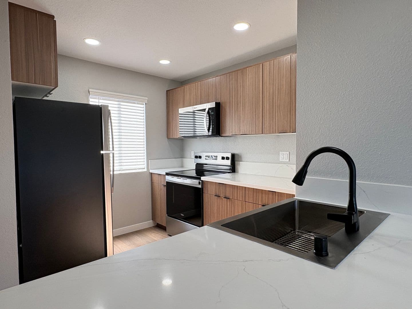Costa Mesa Apartment: 2855 Pinecreek Drive