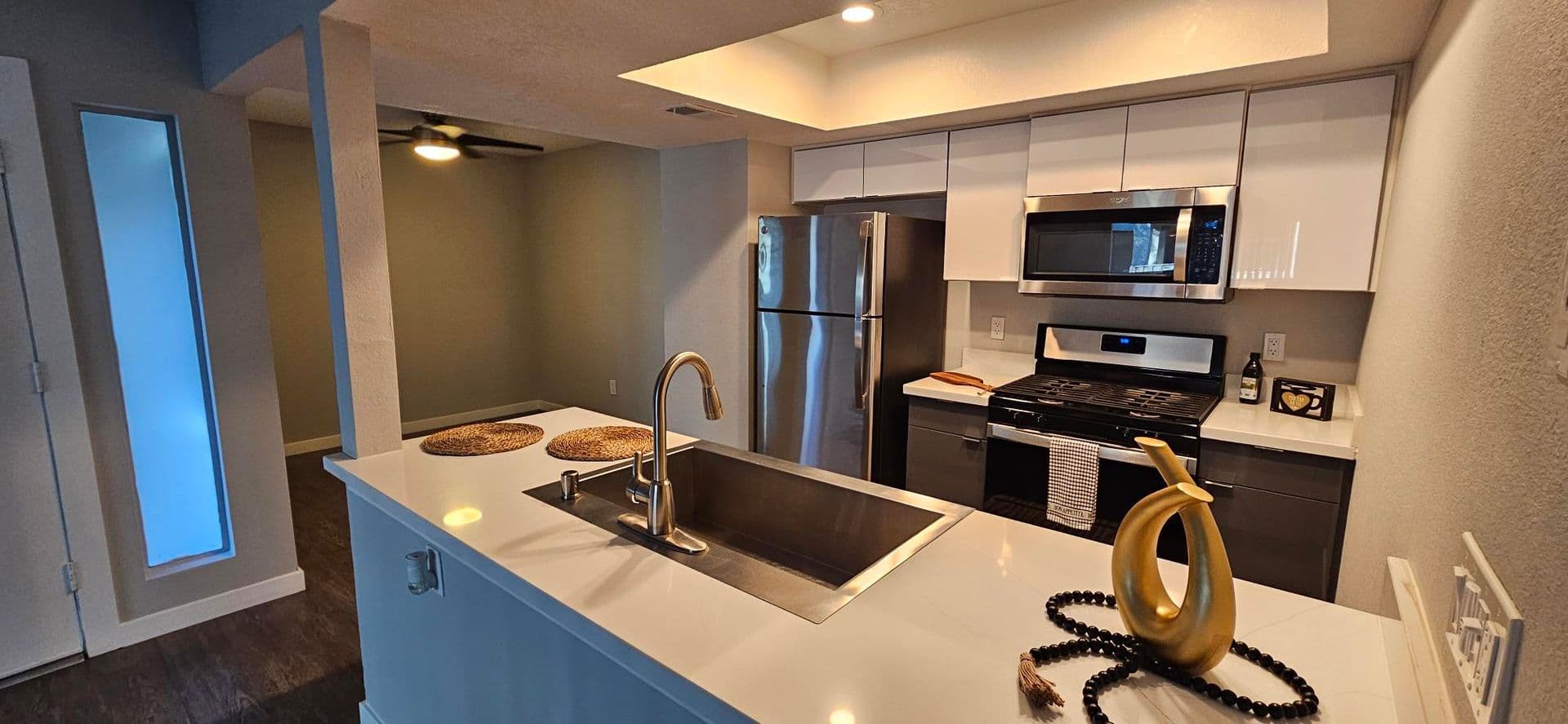 Riverside Apartment: 7600 Ambergate Place
