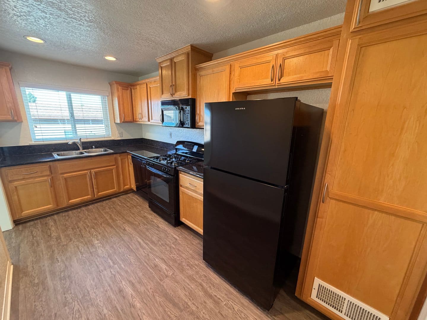 Lakewood Apartment: 4907 1/4 Hayter Avenue
