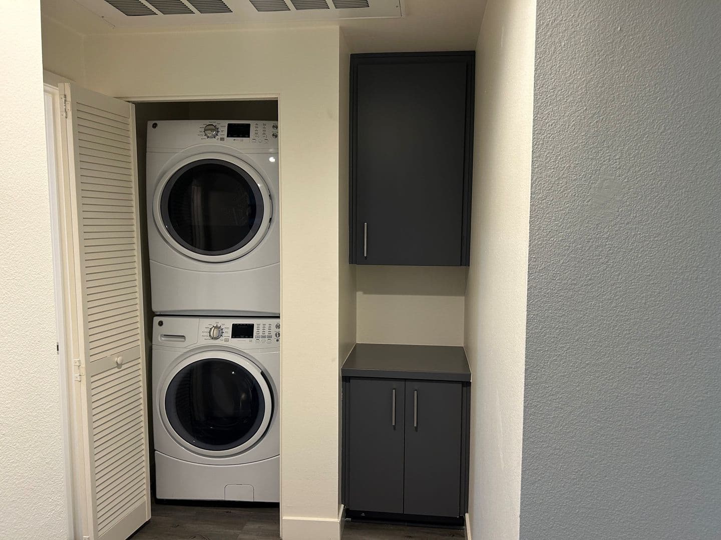 Riverside Apartment: 3050 Mission Inn Avenue