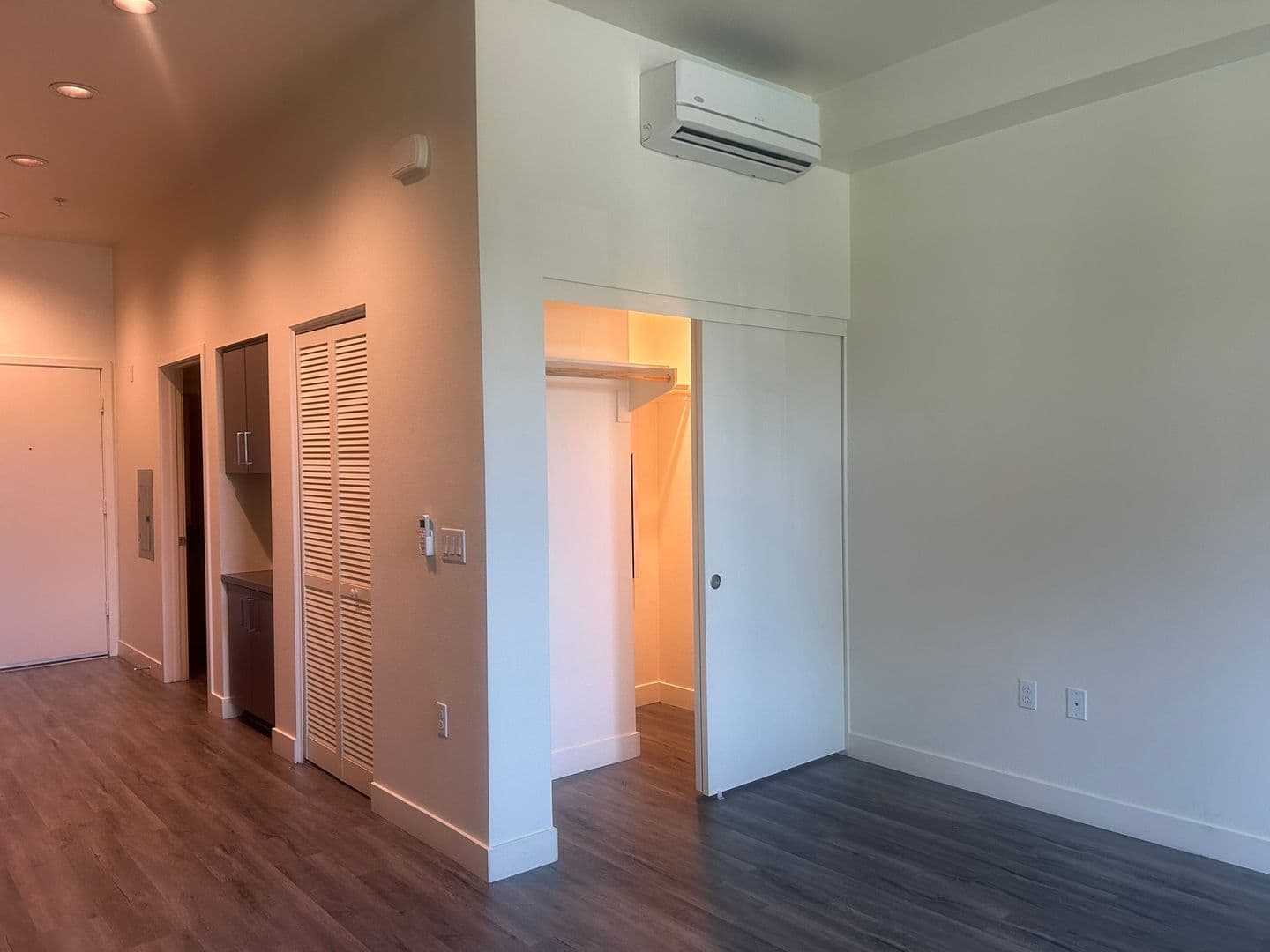 Riverside Apartment: 3050 Mission Inn Avenue