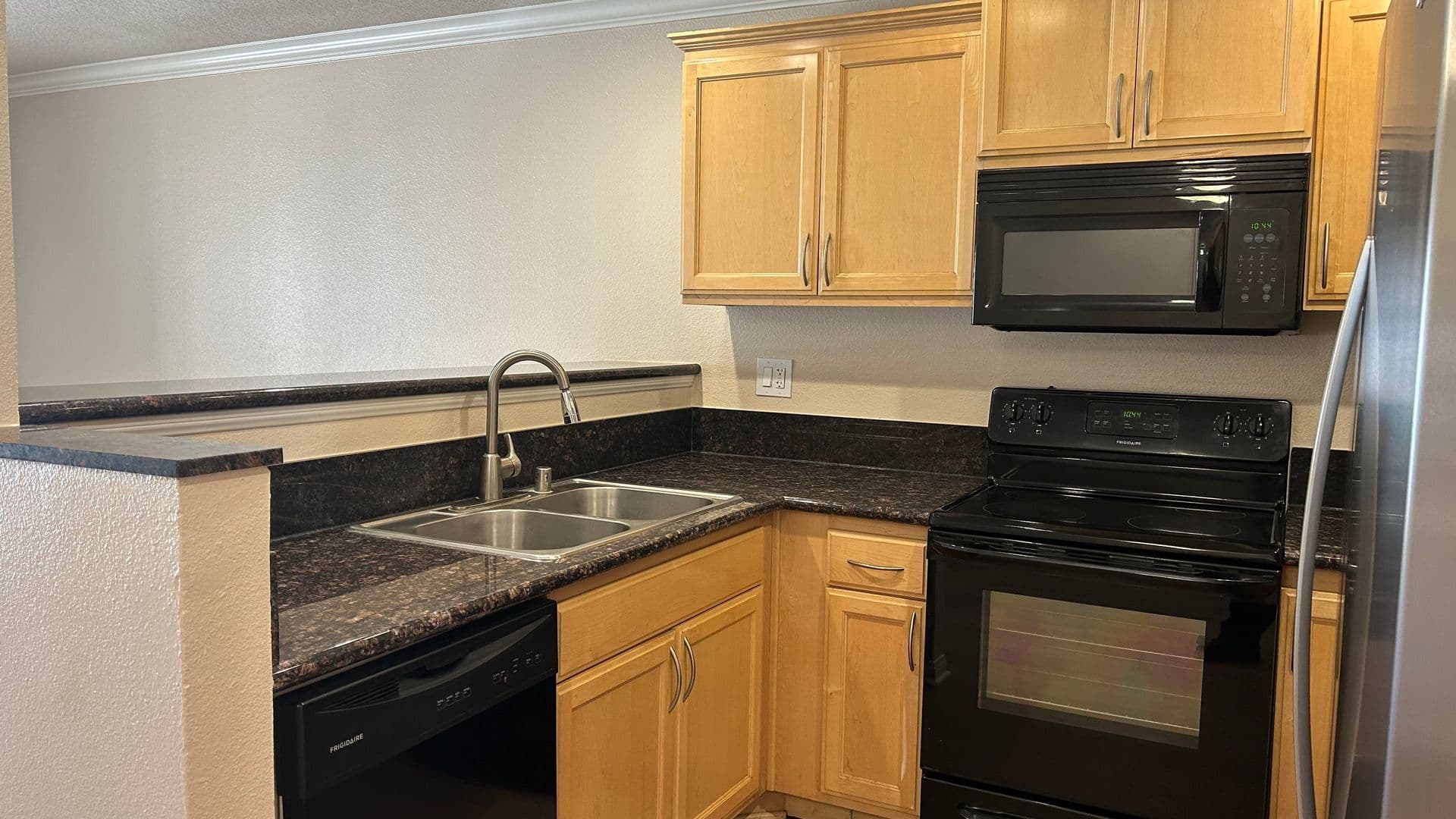 Anaheim Apartment: 2828 W. Ball Road