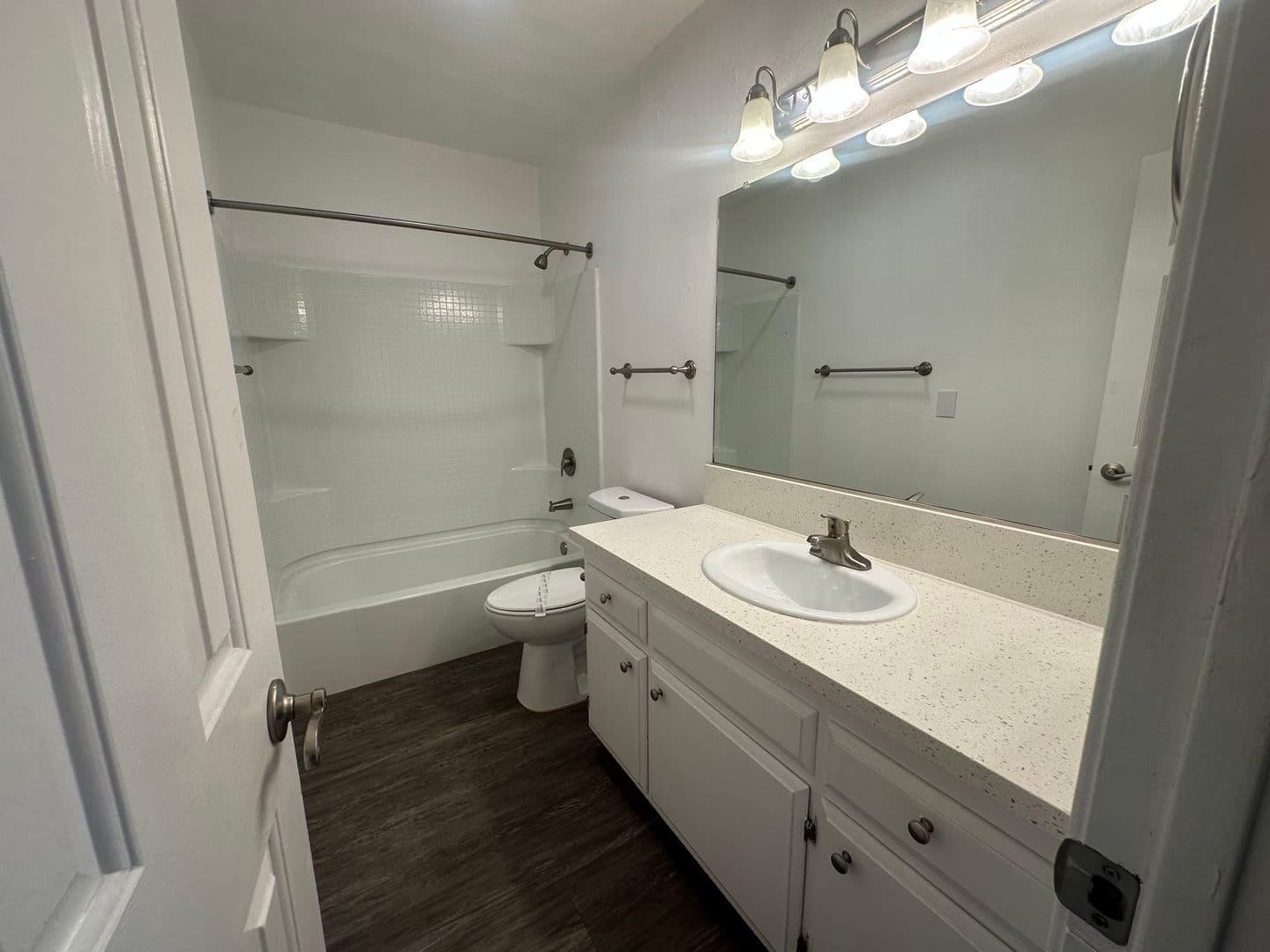 Paramount Apartment: 15940 Indiana Avenue